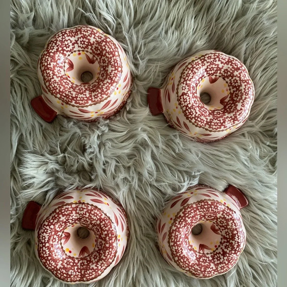 Temp-tations Old World Red Tara Tesher
 Hand Painted Mini
Ceramic Bunt Pans (4) - Picture 5 of 7